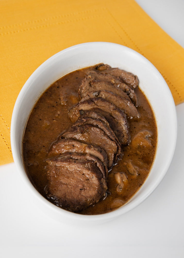 Roast beef with mushrooms sauce (Rosbif de Lomito son salsa oscura de hongos)