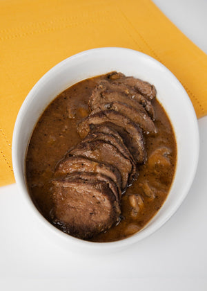 
                  
                    Load image into Gallery viewer, Roast beef with mushrooms sauce (Rosbif de Lomito son salsa oscura de hongos)
                  
                